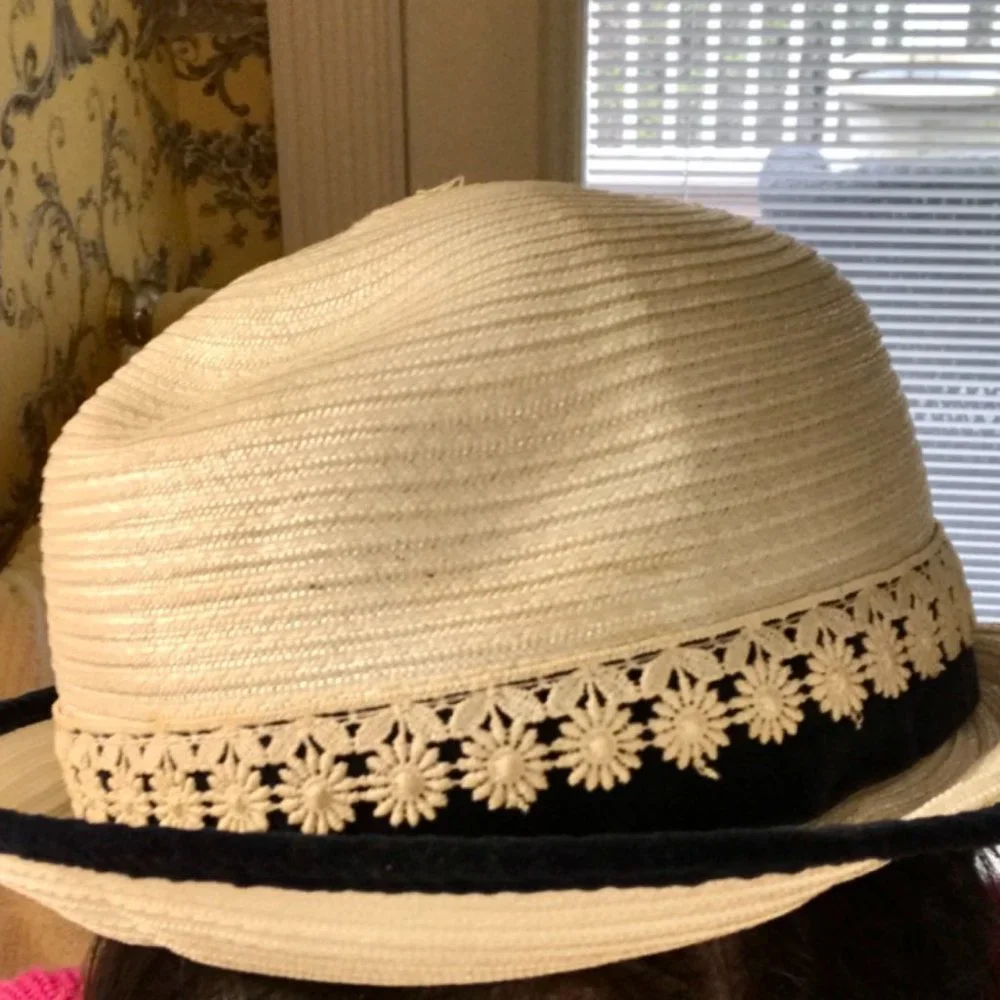 Vintage Child’s White straw Bowler Hat Navy velvet Bow Daisy Easter Hat Size 21